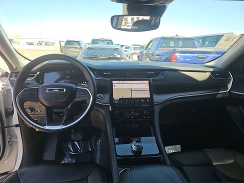 Used 2023 Jeep Grand Cherokee Limited RWD image 6