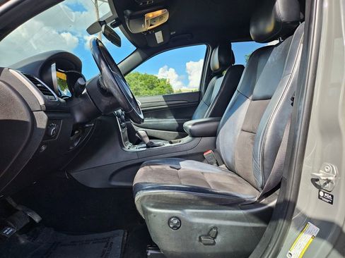 Used 2021 Jeep Grand Cherokee Laredo X RWD image 16