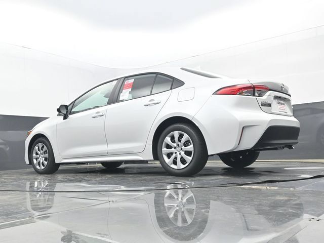 Used 2025 Toyota Corolla LE FWD image 23