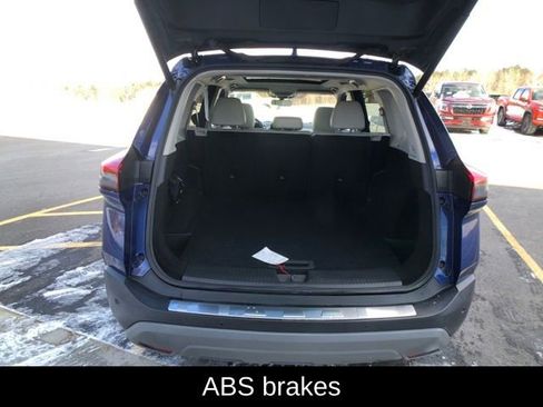 Used 2021 Nissan Rogue SV w/ Premium Package image 24