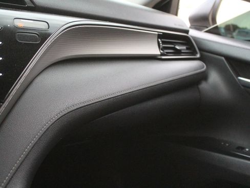 Used 2019 Toyota Camry SE FWD image 31