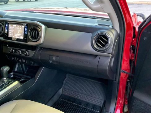 Certified 2018 Toyota Tacoma SR5 image 17