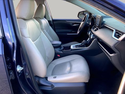 Used 2021 Toyota RAV4 XLE AWD/4WD image 9
