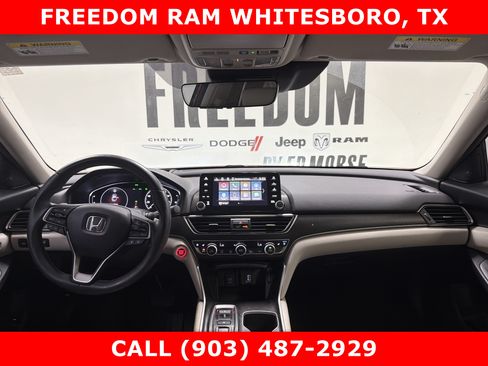 Used 2018 Honda Accord Touring image 11