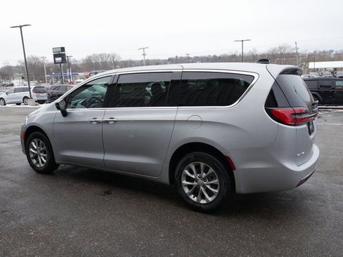 New 2026 Chrysler Pacifica Limited w/ Uconnect Theater Family Group AWD/4WD image 11