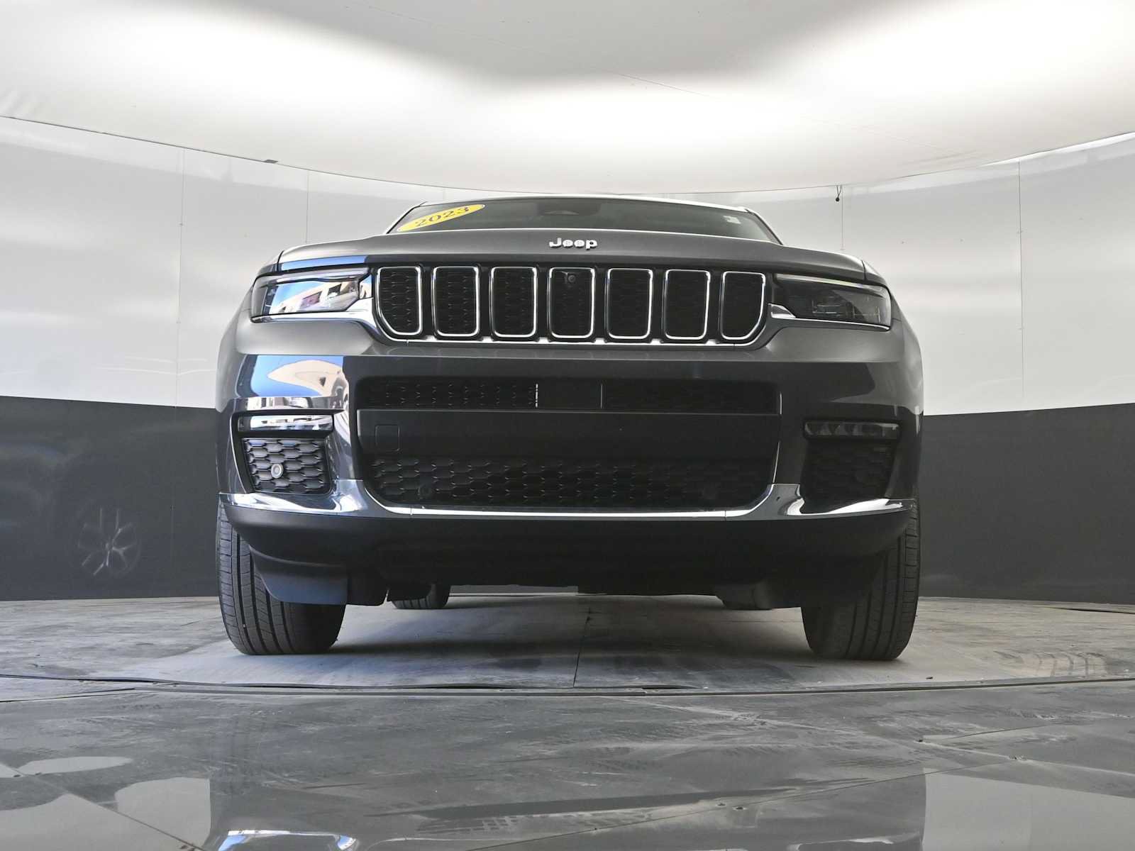Used 2023 Jeep Grand Cherokee L Limited w/ Luxury Tech Group II AWD/4WD image 35