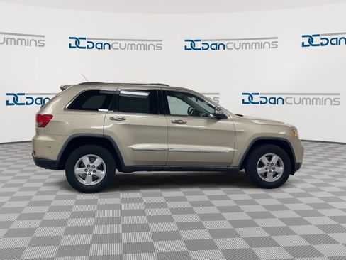 Used 2011 Jeep Grand Cherokee Laredo AWD/4WD image 9