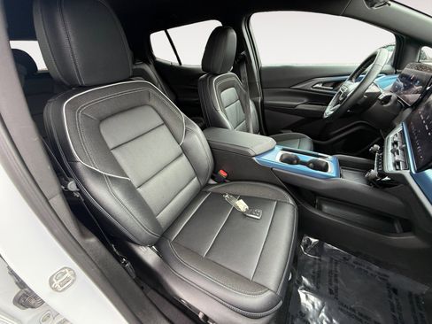 Used 2025 Chevrolet Equinox EV LT w/ Convenience Package II image 19