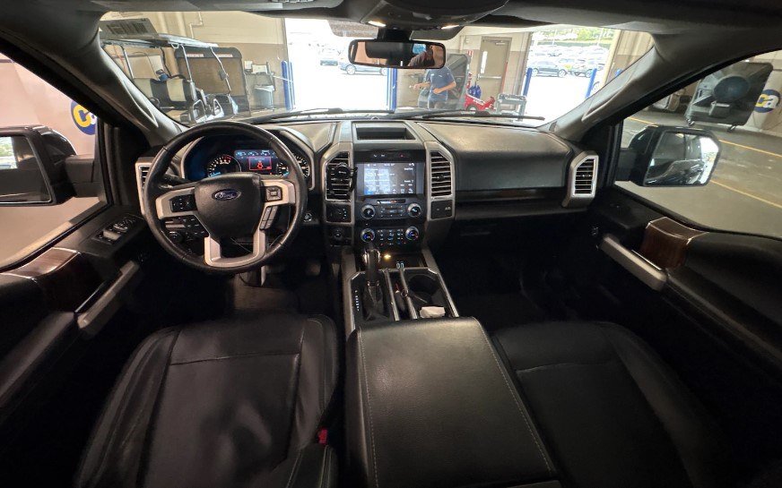 Used 2016 Ford F150 Lariat w/ Equipment Group 502A Luxury AWD/4WD image 4