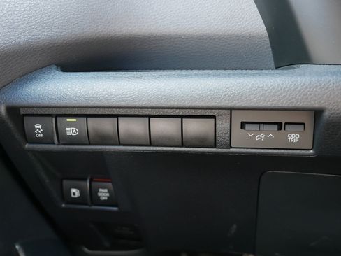 Used 2021 Toyota Sienna XSE FWD image 26