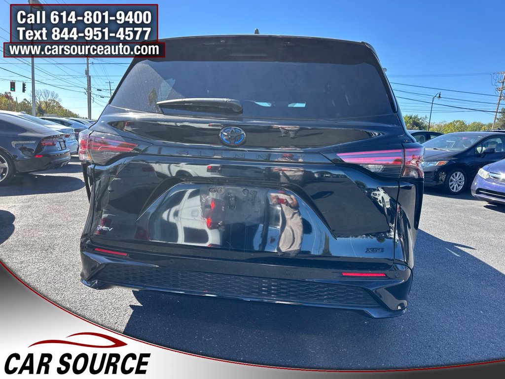 Used 2025 Toyota Sienna XSE w/ XSE Premium Package FWD image 4