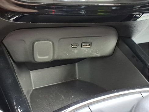 Used 2025 Chevrolet Trax LT FWD image 16