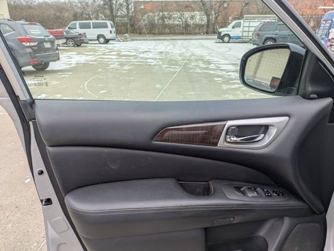 Used 2016 Nissan Pathfinder SL w/ SL Tech Package image 12