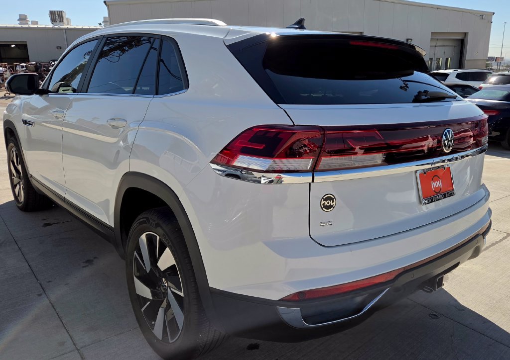Used 2024 Volkswagen Atlas Cross Sport SE w/ Panoramic Sunroof Package FWD image 8