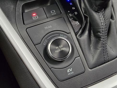 Certified 2021 Toyota RAV4 LE image 6