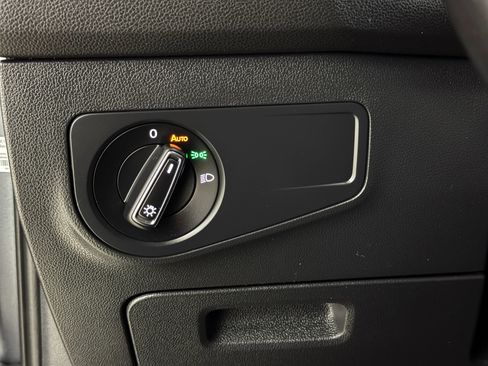 Used 2019 Volkswagen Tiguan SE w/ Panoramic Sunroof Package image 54