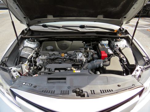 Used 2019 Toyota Camry LE image 32