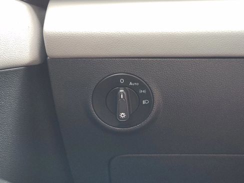 Used 2023 Volkswagen Taos SE image 17