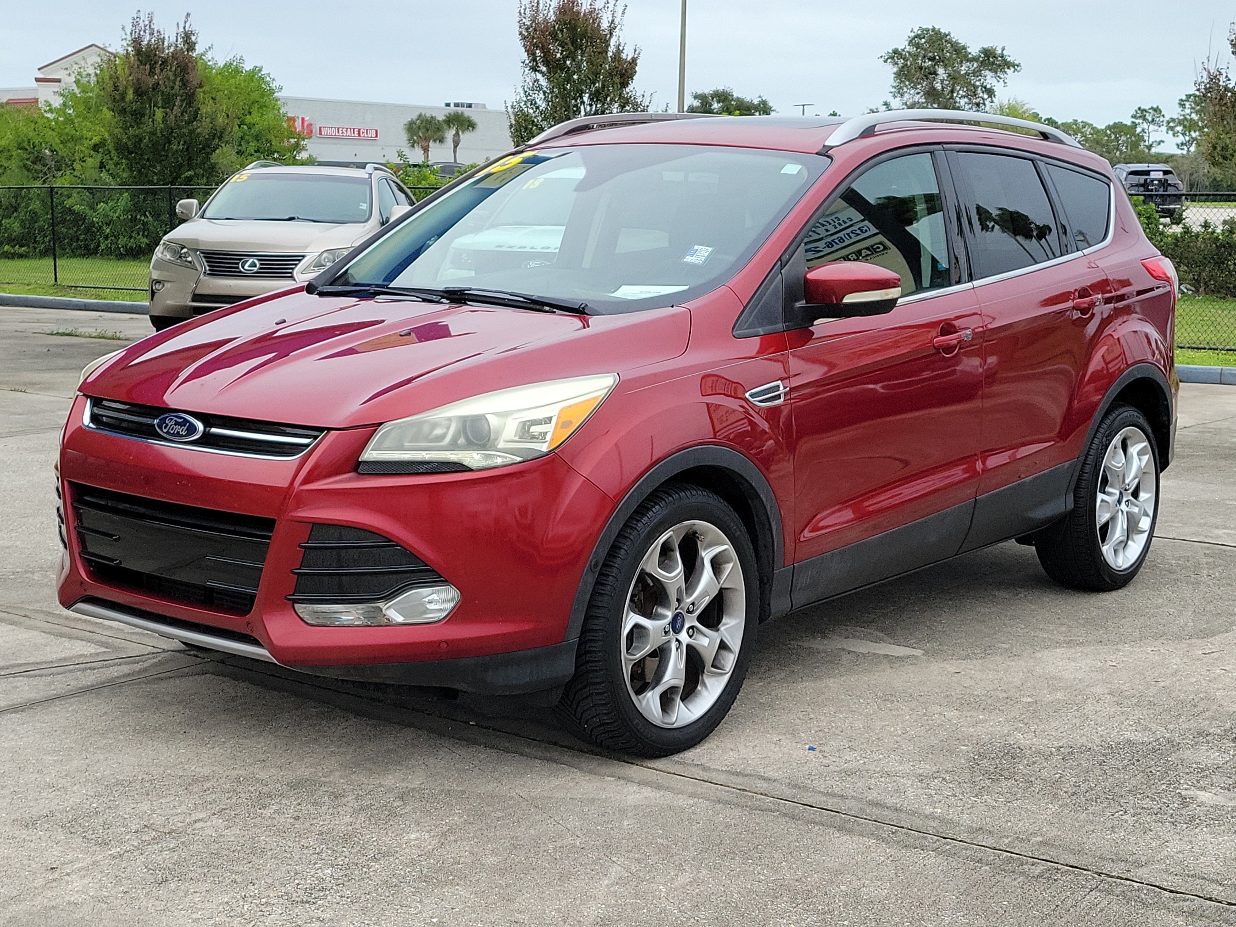 Used 2015 Ford Escape Titanium w/ Equipment Group 301A AWD/4WD image 2