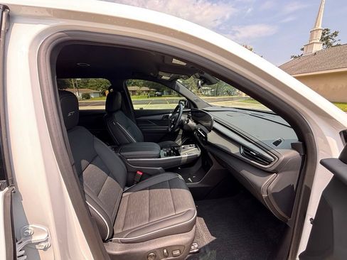 Used 2025 Buick Enclave Sport Touring w/ Power Package FWD image 25