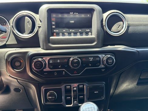 Used 2018 Jeep Wrangler Unlimited Sahara AWD/4WD image 18