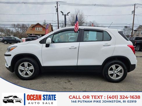 Used 2018 Chevrolet Trax LS image 2
