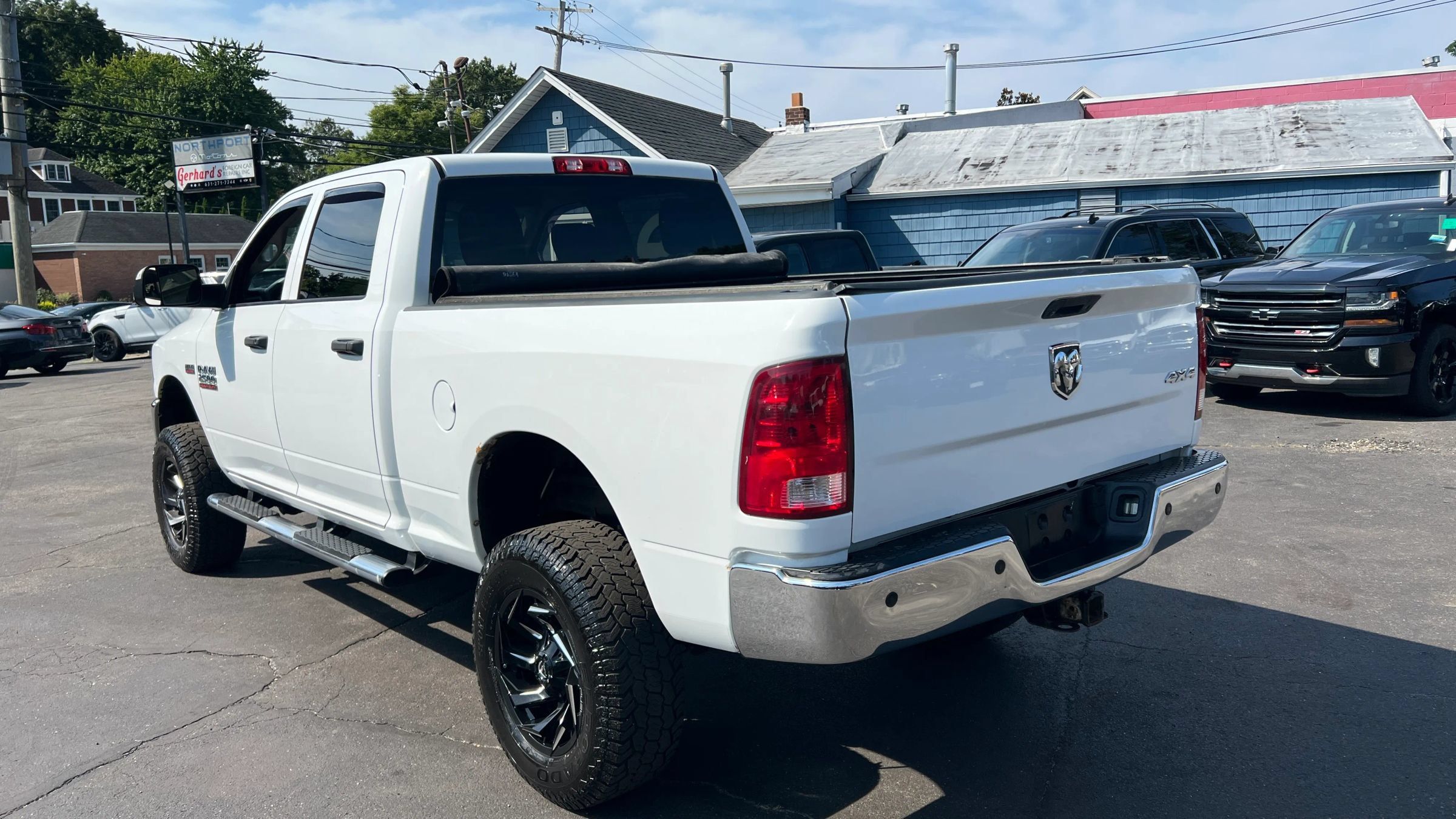 Used 2016 RAM 2500 Tradesman w/ Chrome Appearance Group AWD/4WD image 3