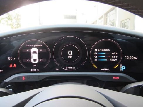 Used 2022 Porsche Taycan 4S image 39