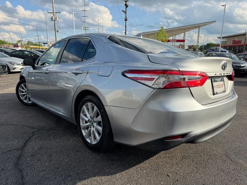 Used 2019 Toyota Camry LE w/ Convenience Package FWD image 9