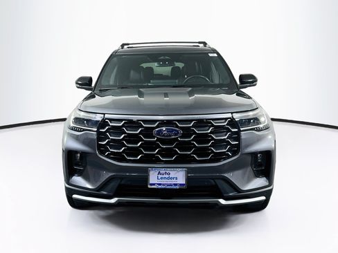 Used 2025 Ford Explorer Platinum w/ Ultimate Package AWD/4WD image 2