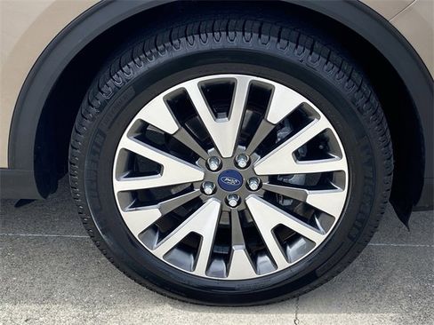 Used 2020 Ford Escape Titanium image 29