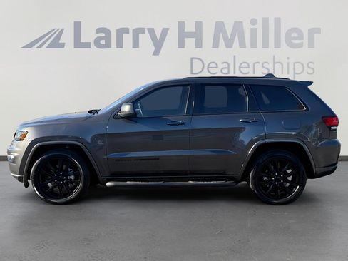 Used 2018 Jeep Grand Cherokee Altitude image 2