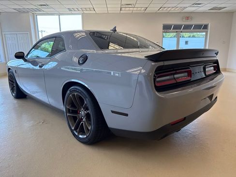 Used 2021 Dodge Challenger SRT Hellcat RWD image 3
