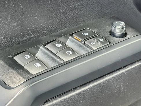 Used 2020 Toyota Tacoma SR AWD/4WD image 12