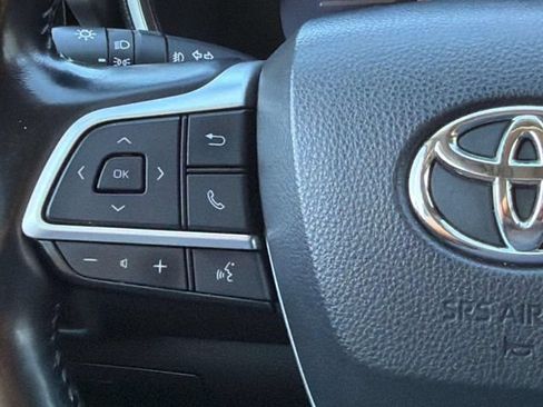 Used 2023 Toyota Highlander Limited AWD/4WD image 11
