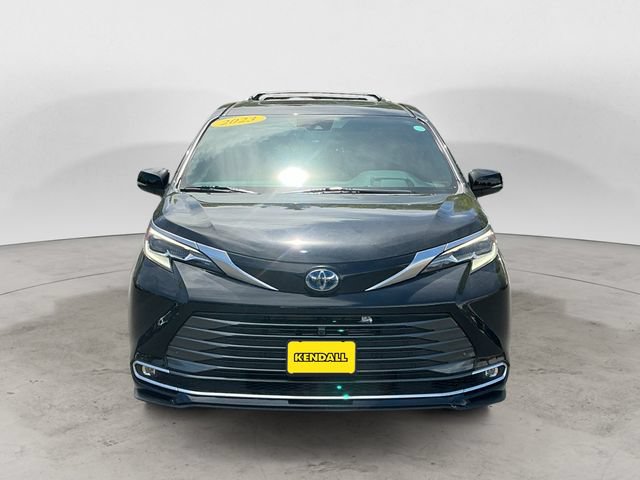 Used 2023 Toyota Sienna Platinum FWD image 8
