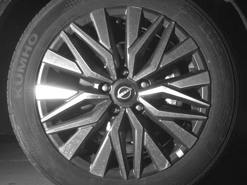 Used 2025 Nissan Altima 2.5 SV FWD image 13
