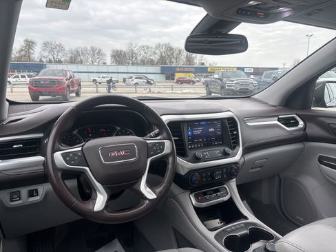 Used 2020 GMC Acadia SLT w/ Premium Package FWD image 11