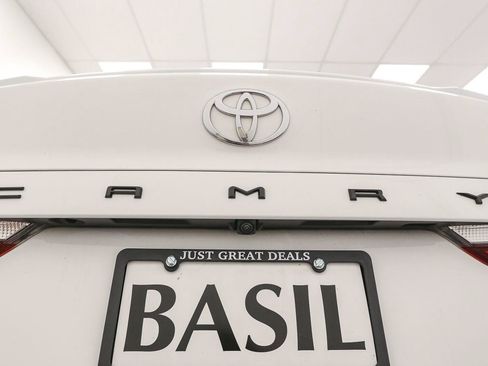 Used 2025 Toyota Camry SE FWD image 12