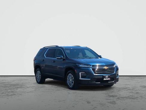 Used 2023 Chevrolet Traverse LT FWD image 2