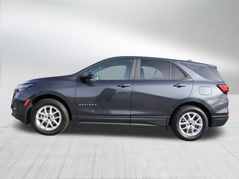 Used 2022 Chevrolet Equinox LS w/ LS Convenience Package image 4