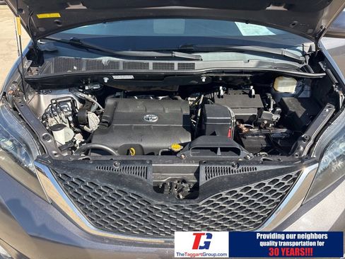 Used 2012 Toyota Sienna SE image 10