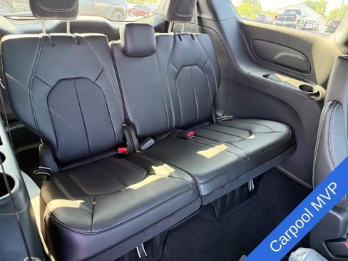New 2026 Chrysler Pacifica Select image 5