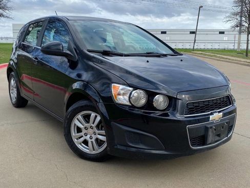 Used 2016 Chevrolet Sonic LT image 3