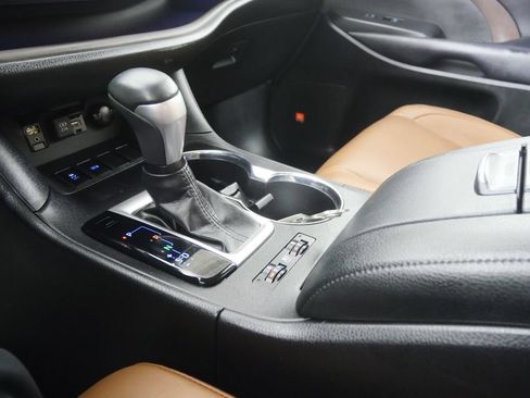 Used 2019 Toyota Highlander Limited FWD image 26