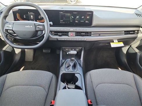New 2025 Kia K4 LXS image 18