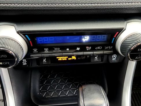 Used 2021 Toyota RAV4 XLE Premium AWD/4WD image 31