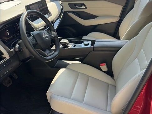 Used 2025 Nissan Rogue SL w/ Tech Package AWD/4WD image 14