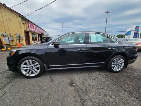 Used 2017 Volkswagen Passat 1.8T SEL Premium FWD image 2