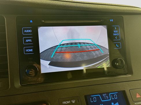 Used 2015 Toyota Sienna SE FWD image 22